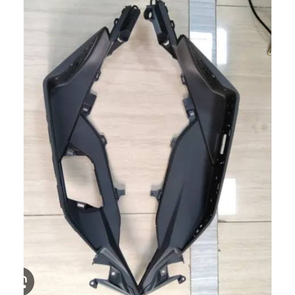 pijakan kaki pcx 160 k1z motif carbon glossy