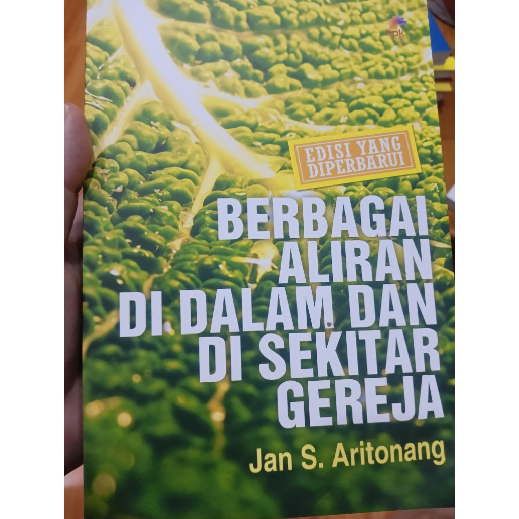 buku berbagai aliran di dalam dan sekitar gereja