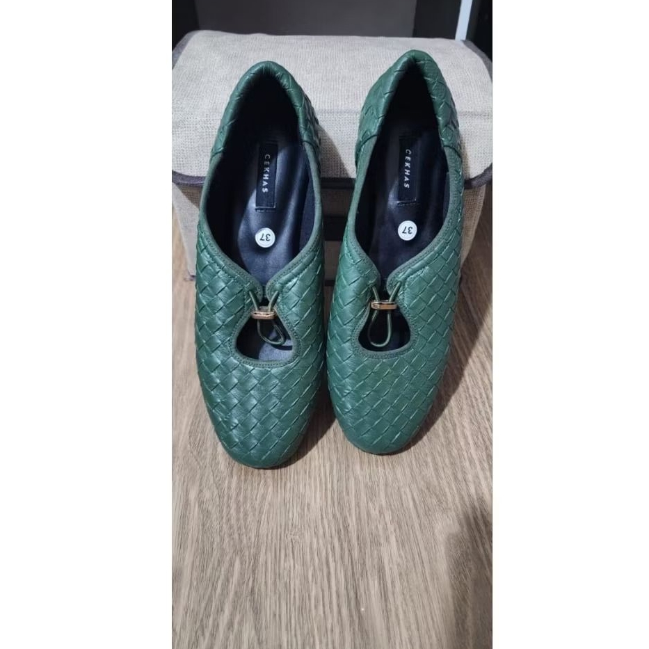 SALE  sepatu merek Cekhas size 37
