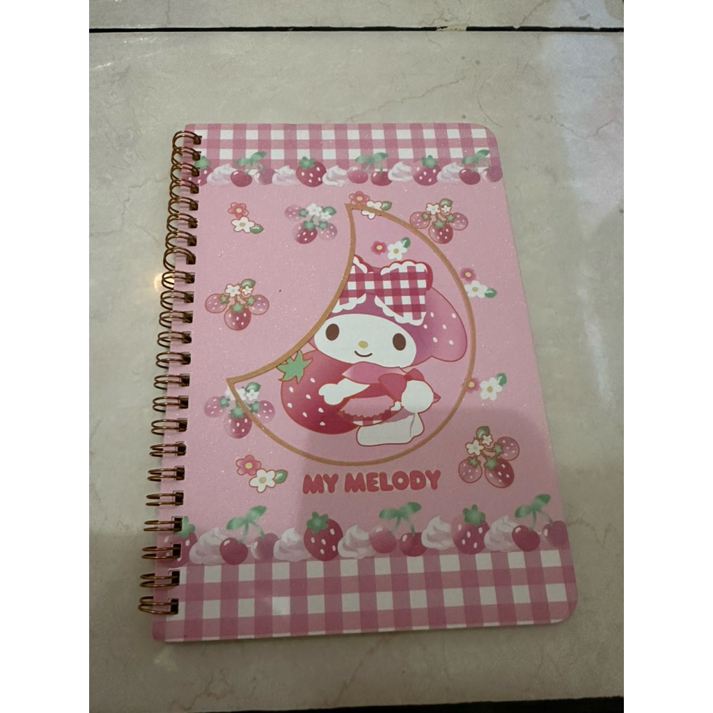 

buku tulis berkarakter