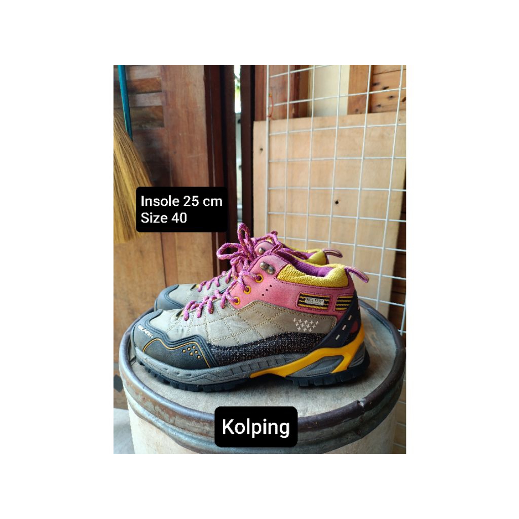 Sepatu gunung second kolping size 40