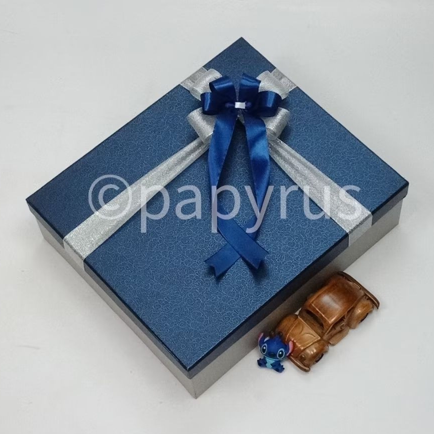 

PAPYRUS Kombinasi 30x35 Tinggi 10cm Kotak Kado Gift Box Hadiah V2
