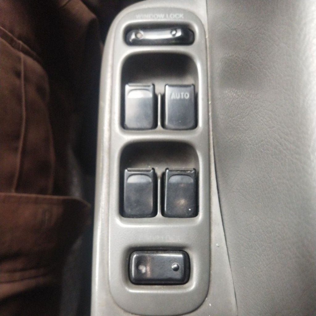 tombol power window  suzuki baleno 2001 original