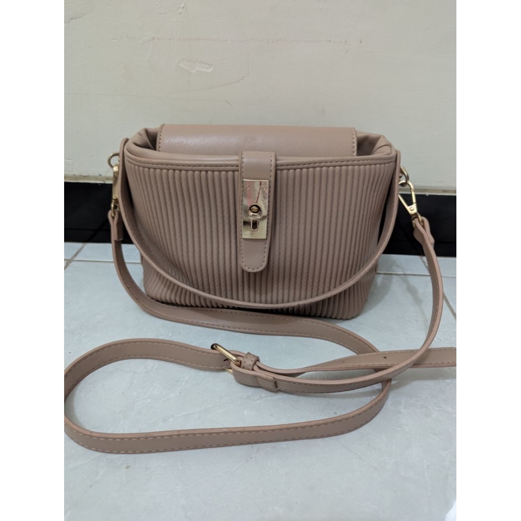Belleza Bag Preloved | Preloved Tas Belleza | Sling Bag Belleza Preloved