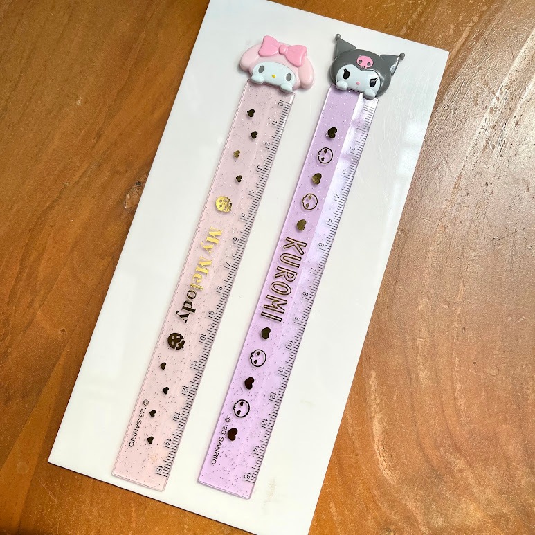 

Penggaris Mascot Kepala Sanrio 15cm Sanrio Jepang Ruler Giliter Karakter Kuromi My Melody Cinnamorol Hello Kitty Unik Lucu Gift Hadiah Kado