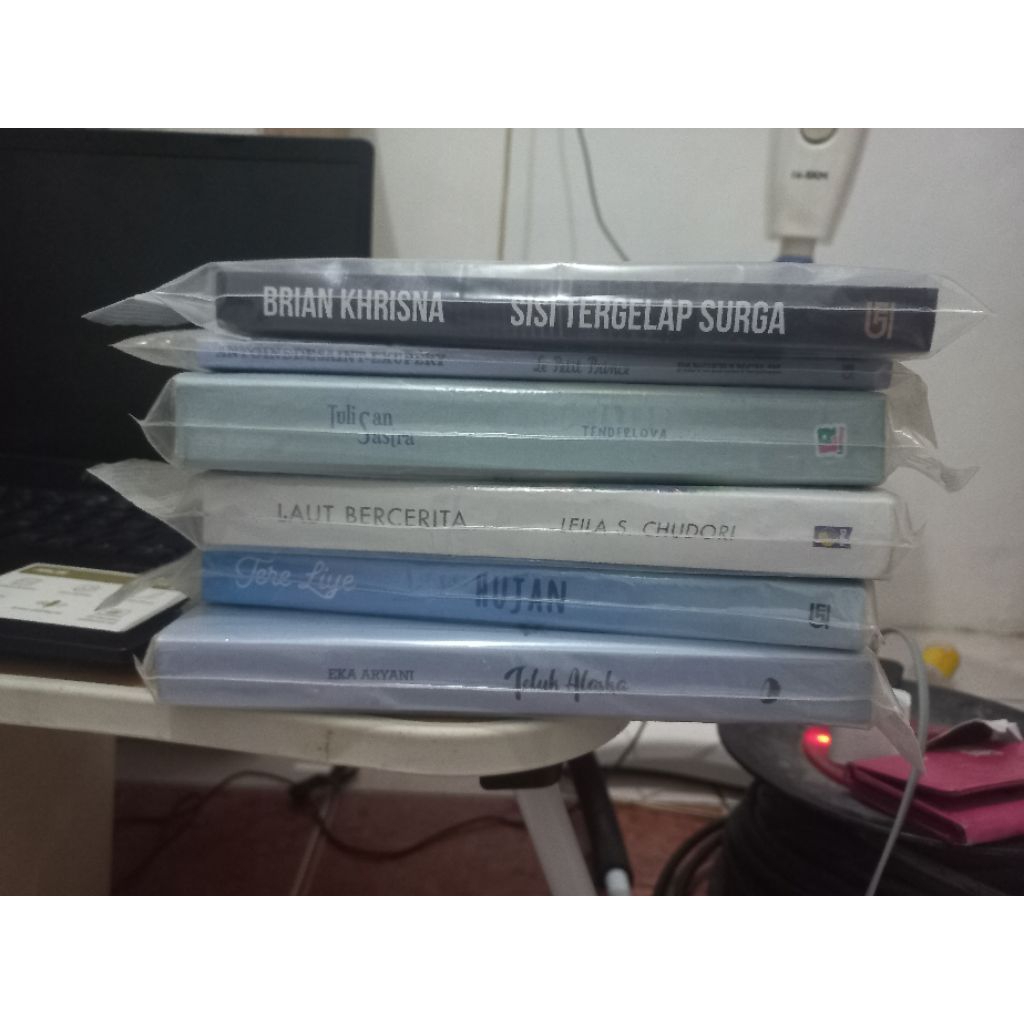 Buku Preloved, Laut Bercerita, Sisi Tergelap Surga, Le petit Prince.