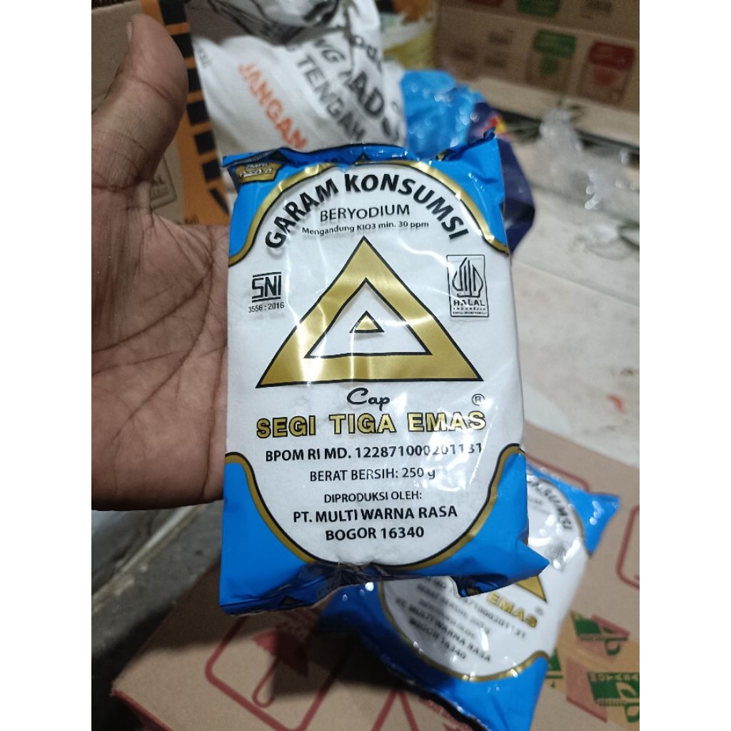 

Garam Beryodium Cap Segi Tiga Mas 250gram kualitas no.1 di Garam Meja Dapur