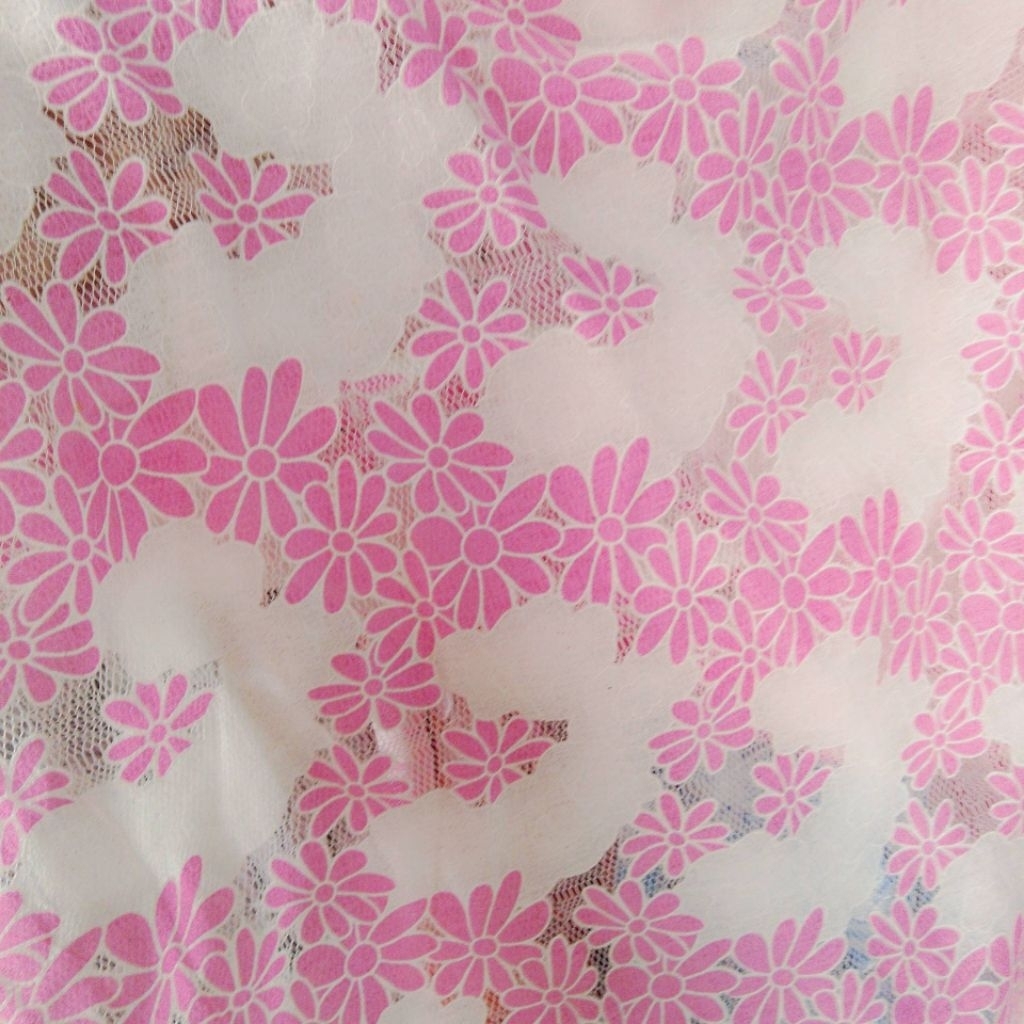 Kain Tile Brokat Bunga Pink – Kain Tile Lembut Motif Daisy Cantik - crt