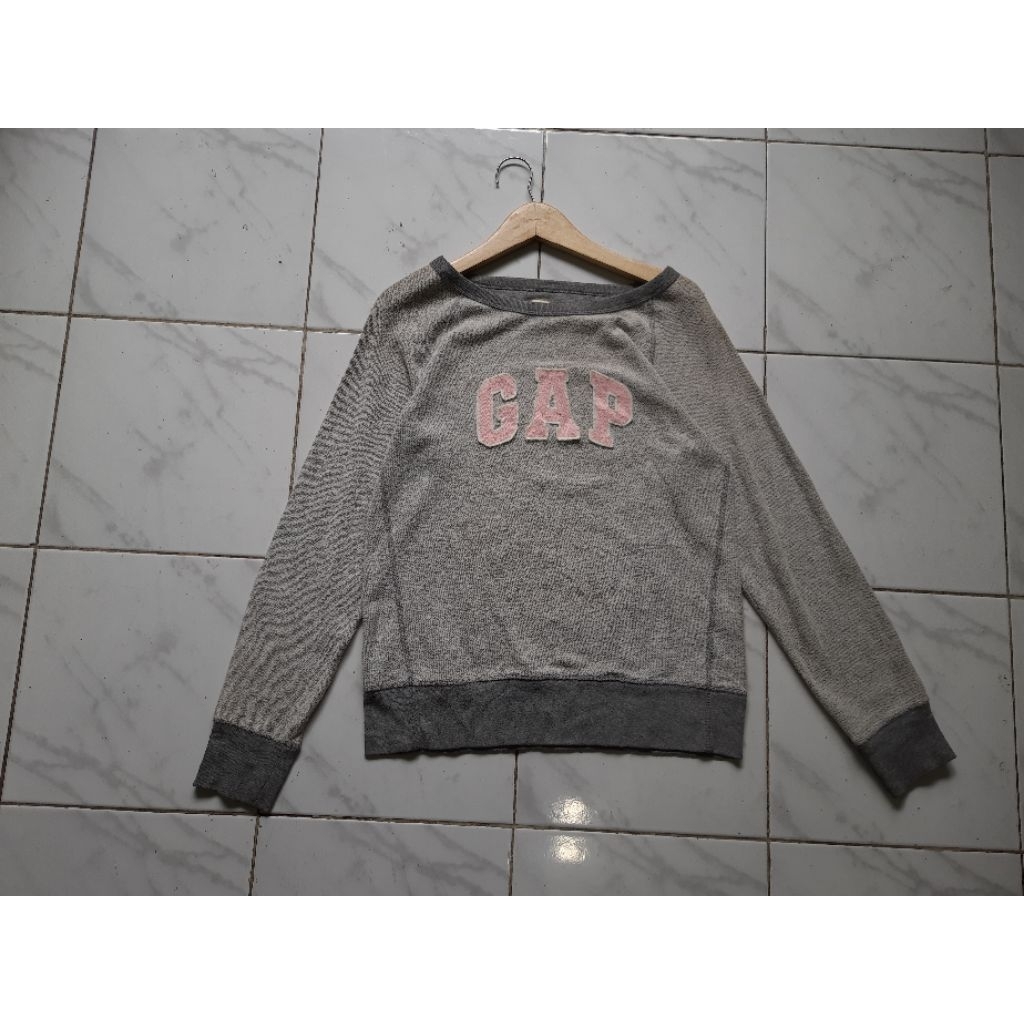 Gap sweater