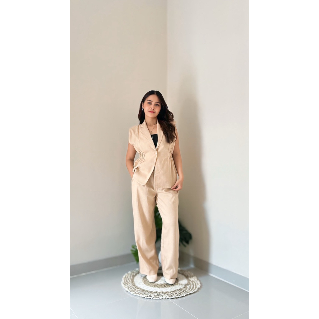 Mc.Lauren by Farah Button