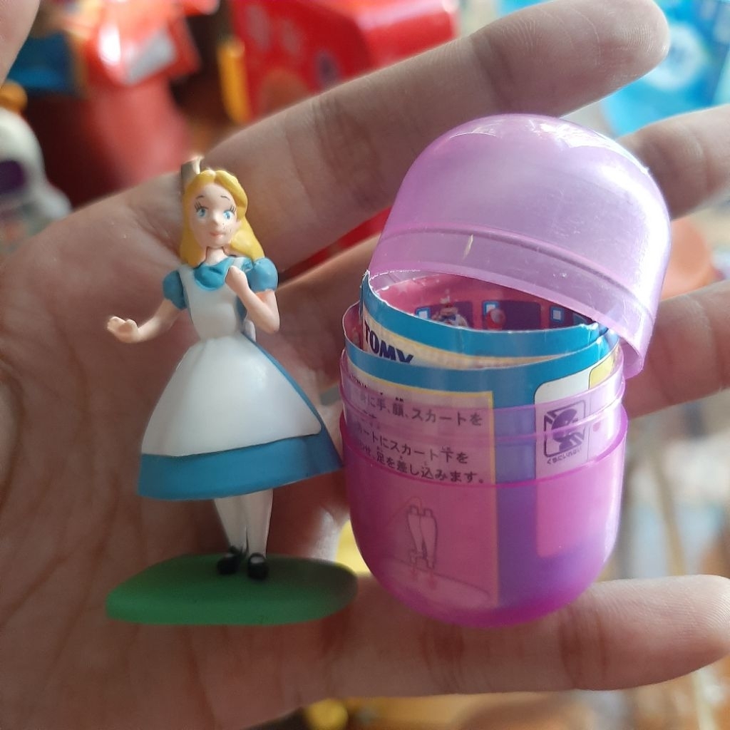 figure  princess disney alice in wonderland takara tomy gacha chocho egg