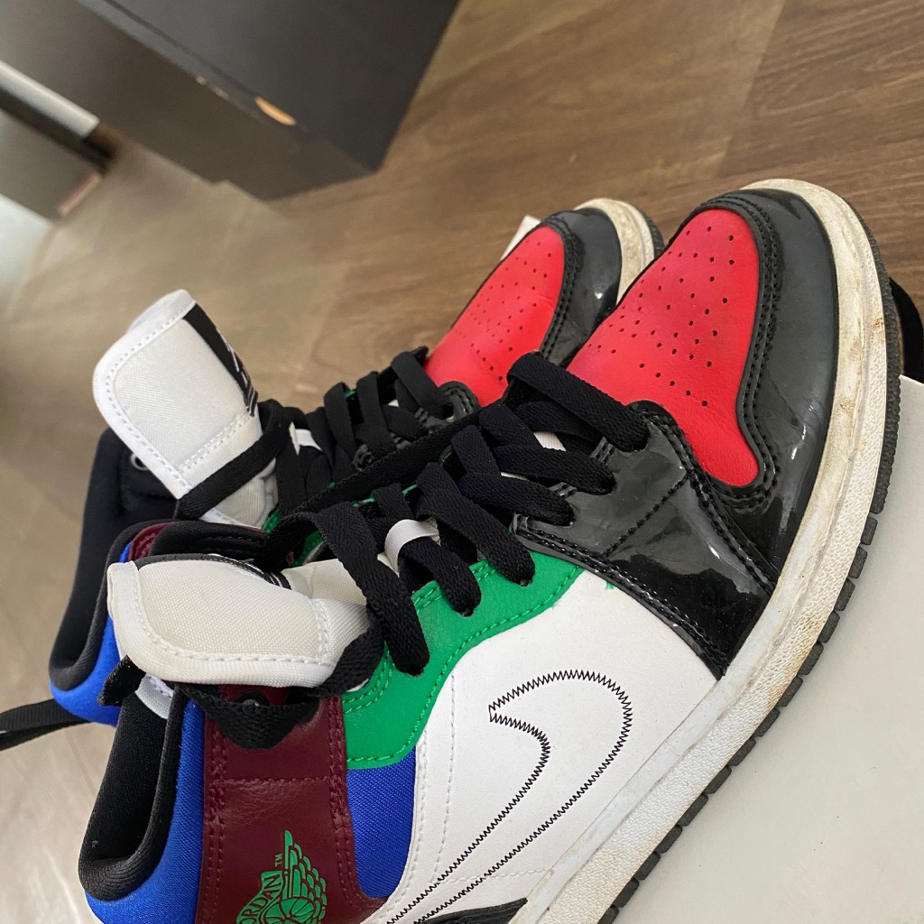 WMNS AIR JORDAN 1 mid SE