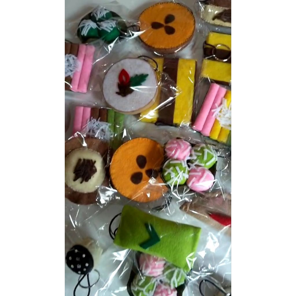 Gantungan kunci / tas jajan pasar flanel