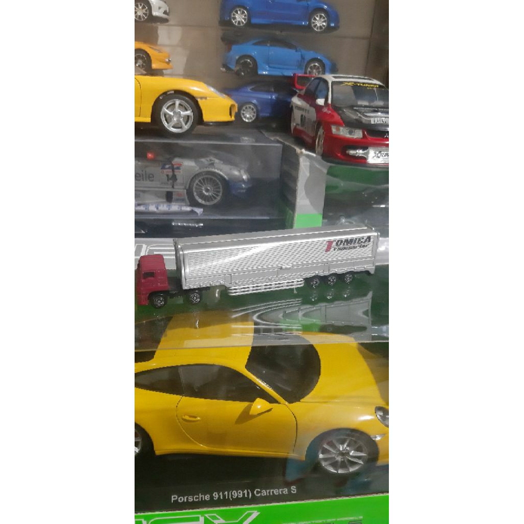 Diecast Tomica skala 1:64 Isuzu Giga Panel Bekas Mulus