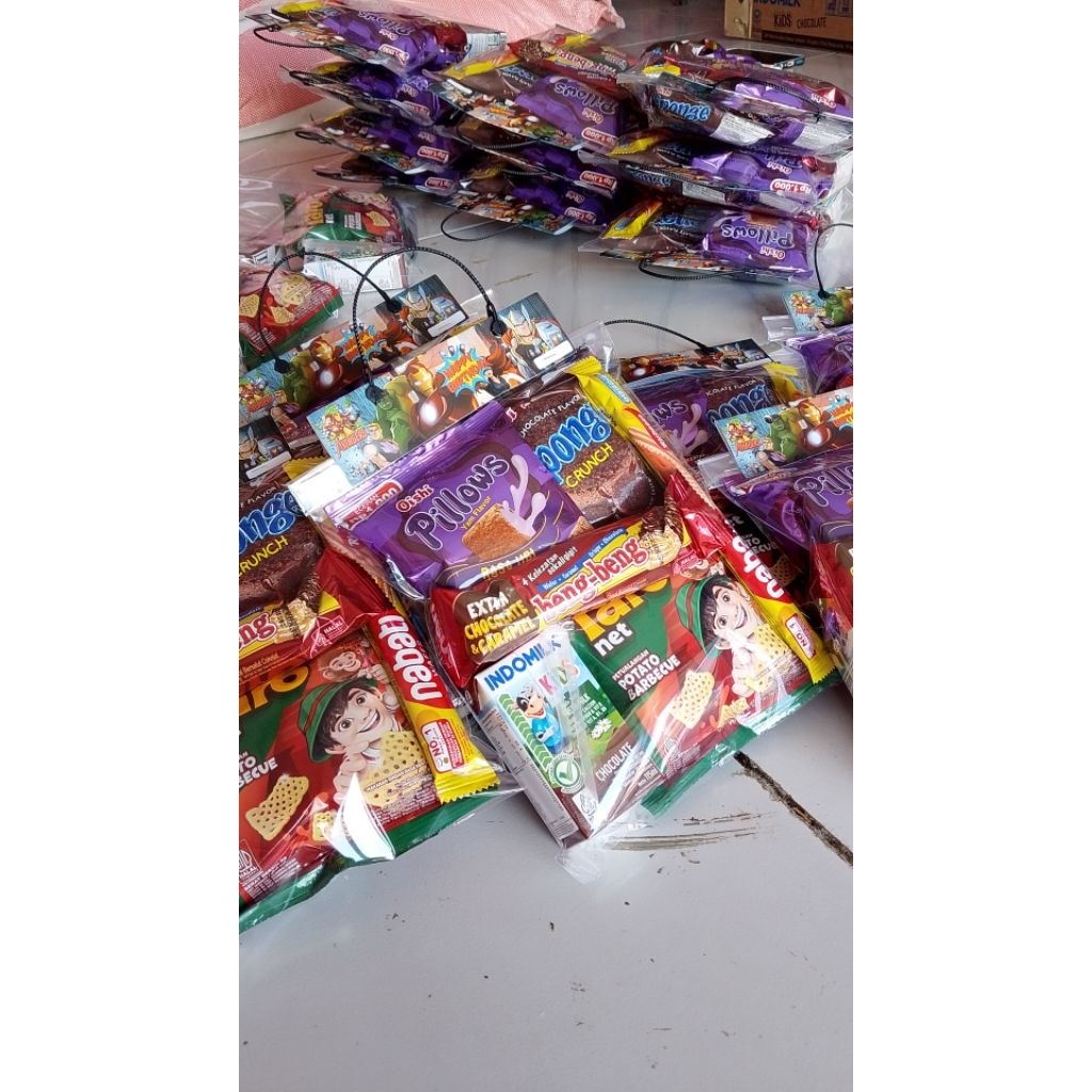 

DISKON PAKET BINGKISAN SNACK ULTAH ANAK PRAKTIS MURAH 1 BUNGKUS ( 6 VARIAN) HADIAH