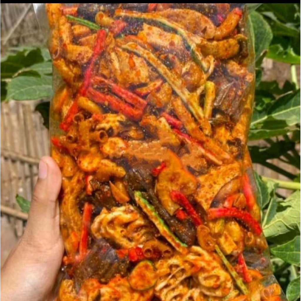 

seblak campur pedas daun jeruk mix basreng,kurupuk jaat,kurupuk jengkol,kurupuk rapal,pilus,makaroni,cimol kering