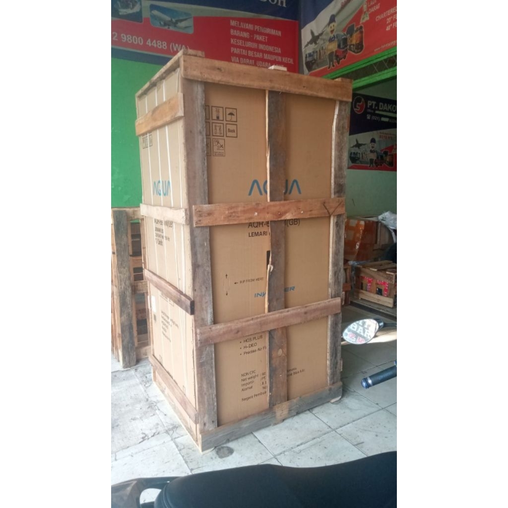 

PACKING KAYU TV UKURAN BESAR DAN KULKAS SIDE BY SIDE