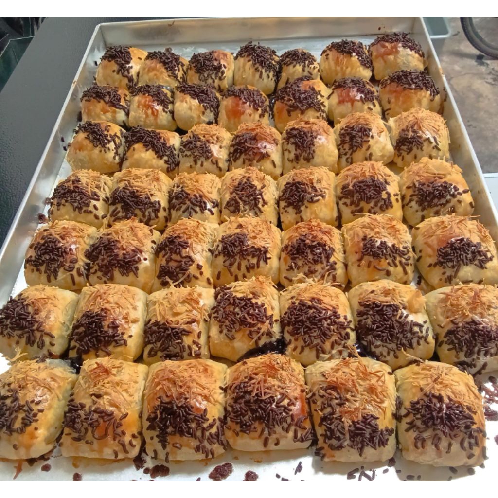 

bolen Pisang Coklat keju isi 6 pcs