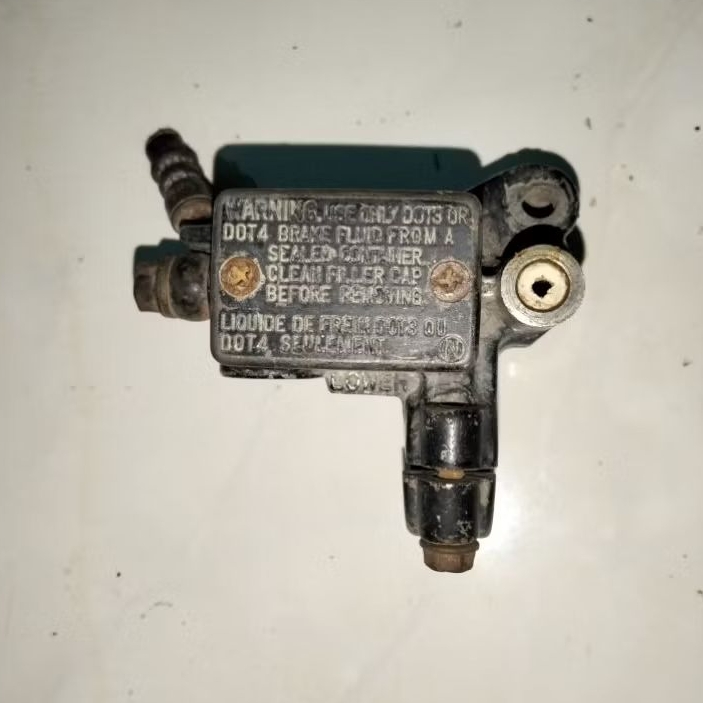 Master rem depan motor Honda CBR old 150