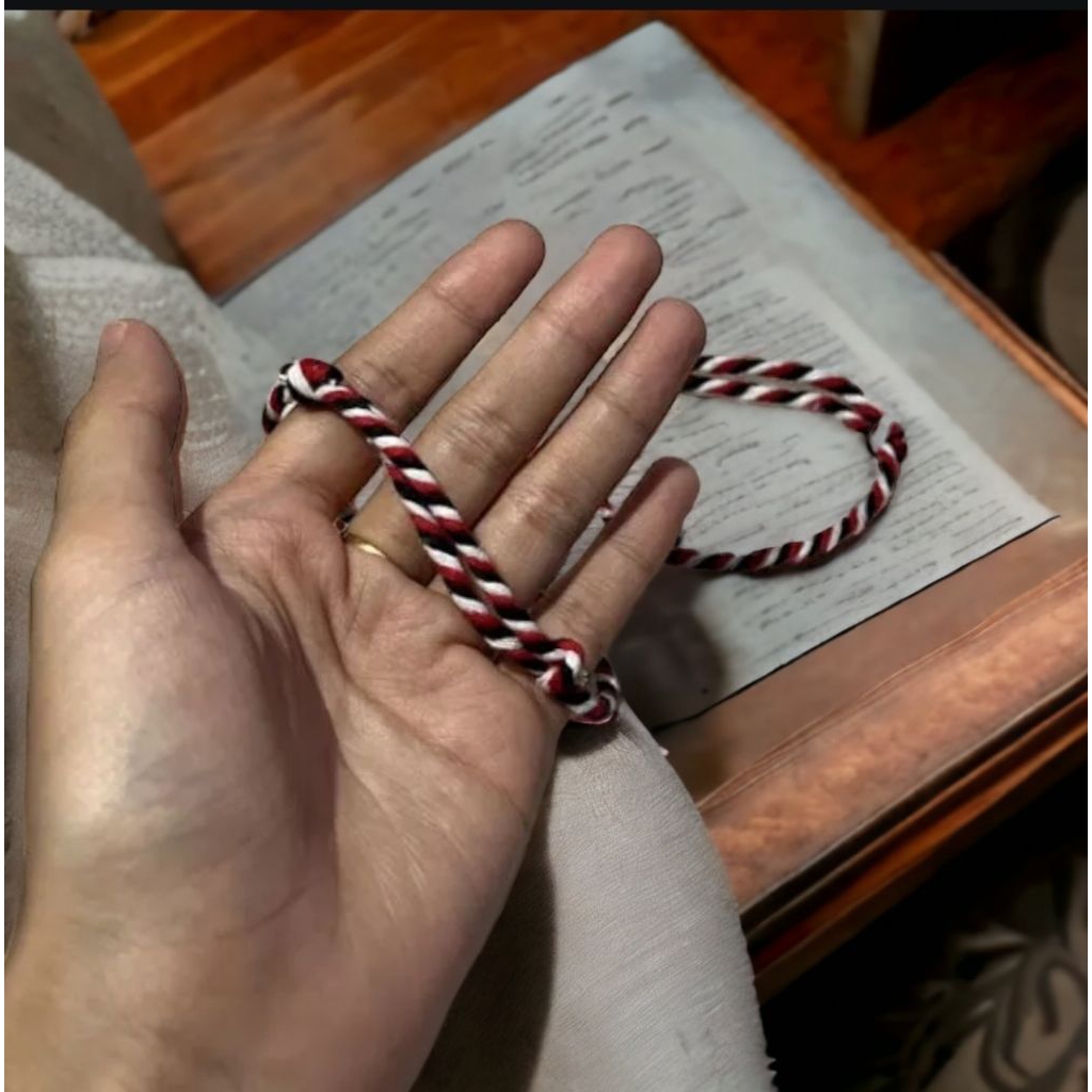 Gelang tridatu keberuntungan asli Bali dengan tali rajut tebal 2mm model adjustable yang bisa dibesa