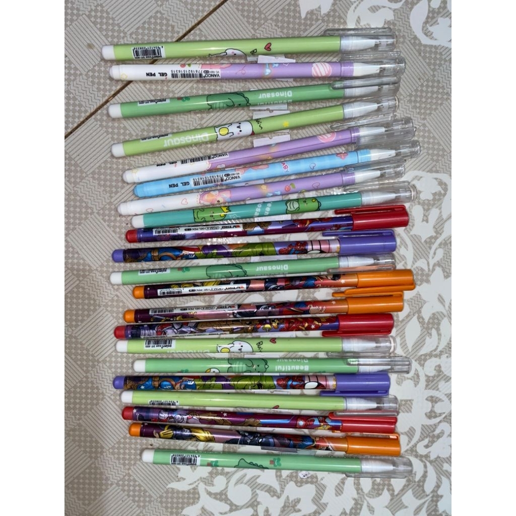 

1 pcs Pulpen gel VTRO PGM-4 adalah pulpen dengan desain karakter Spiderman dan Hulk