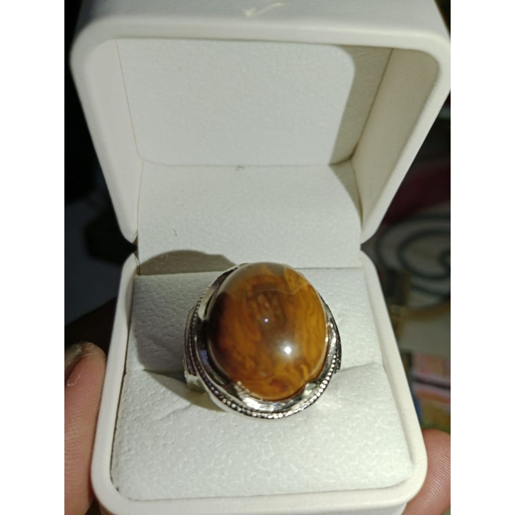 Cincin batu fosil kayu jati kualitas super yang unik dan langka