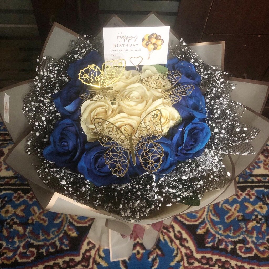 Buket Mawar Artificial Biru Putih 16 Tangkai