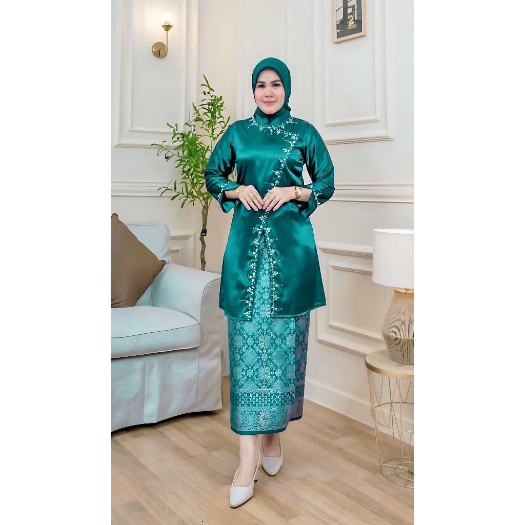SETELAN KEBAYA KURUNG MELAYU // KEBAYA KURUNG TAFETA PAYET // KEBAYA KURUNG // KEBAYA TAFETA PAYET