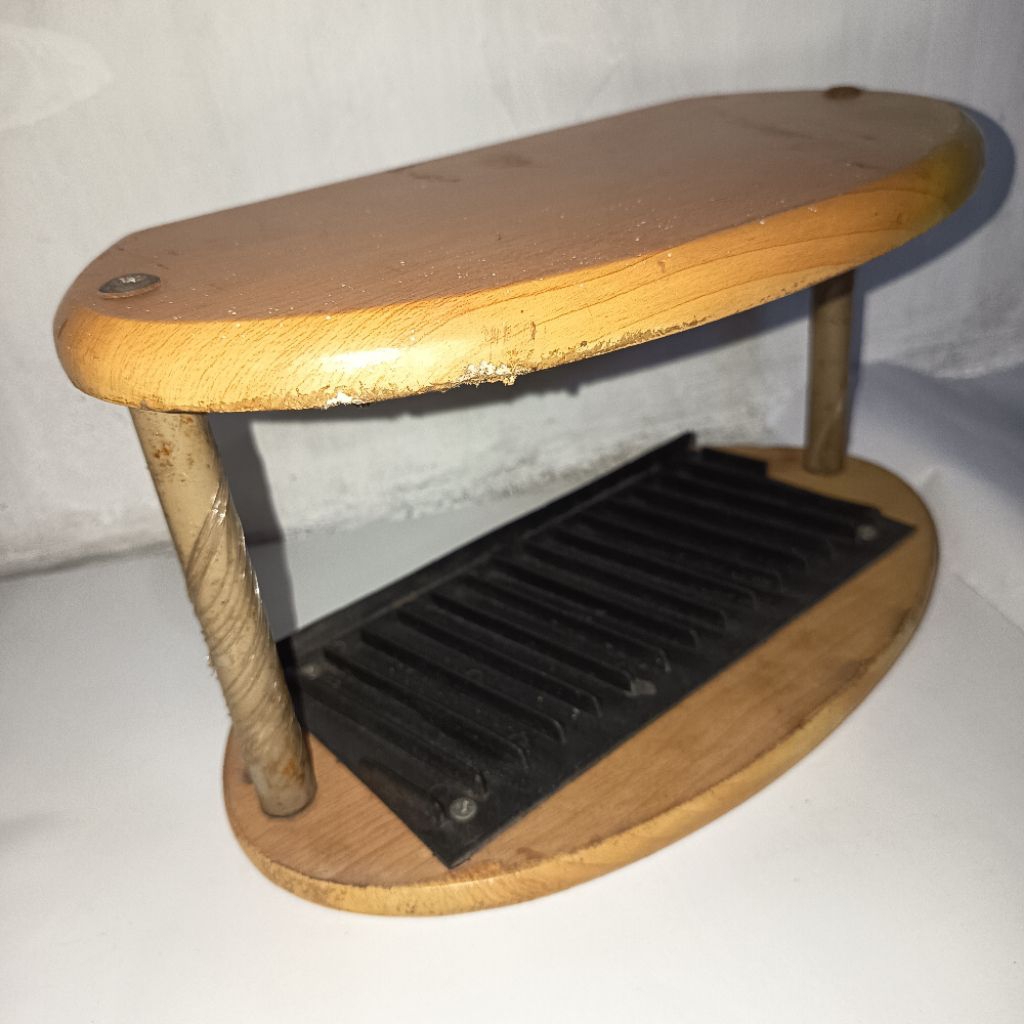 Rak CD kayu unik vintage