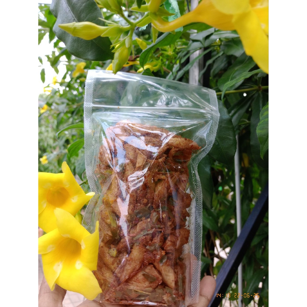

200 gr cemilan pedas/ lumring daun jeruk /keripik /lumpia kering/cemilan sehat