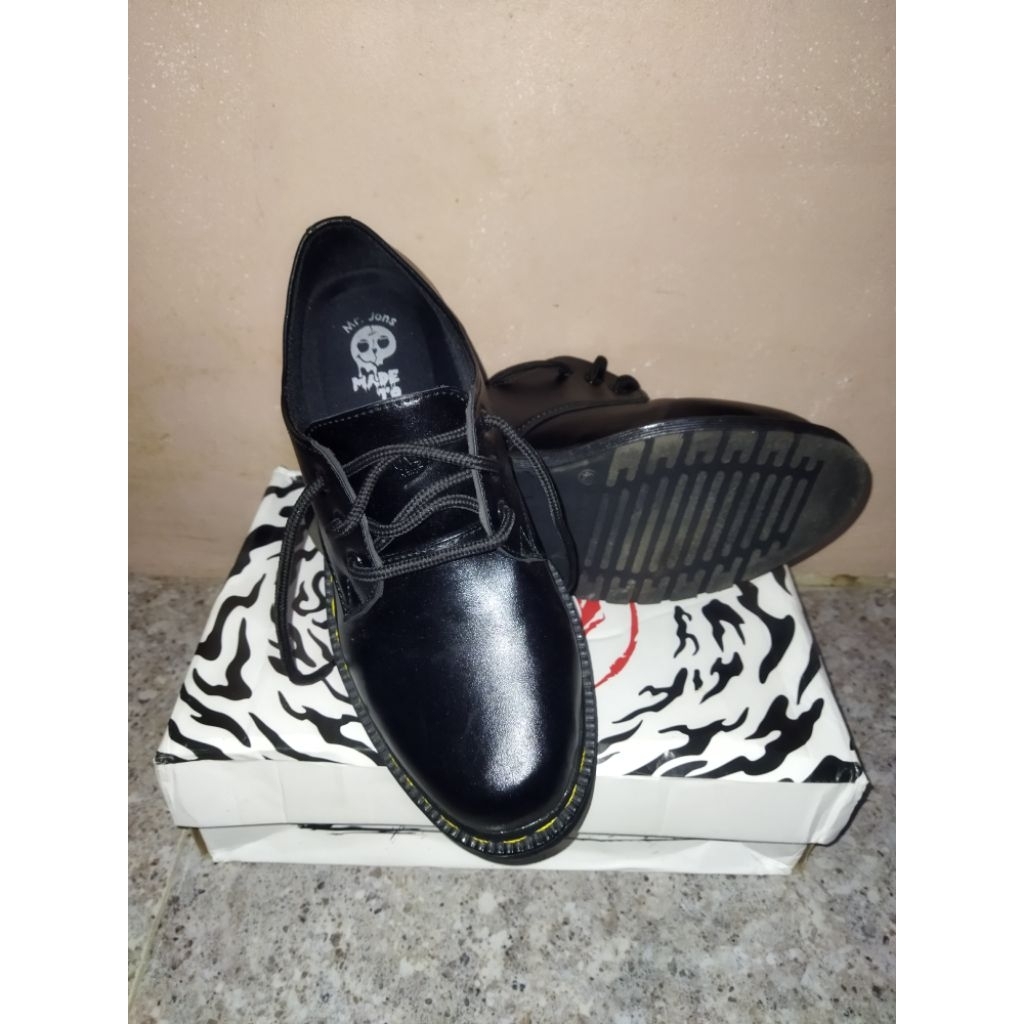 Sepatu formal pria kondangan kantoran