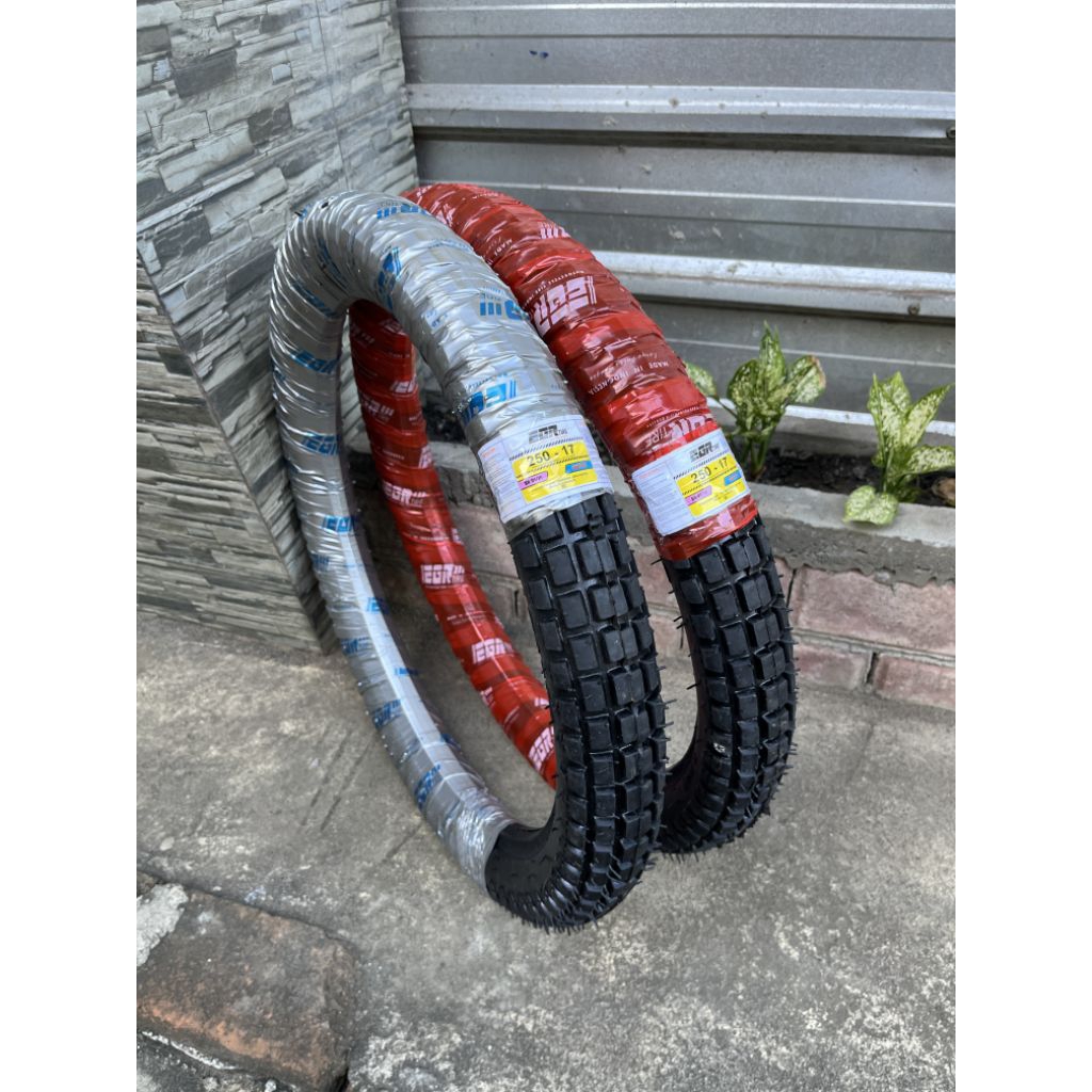 Ban Trail Ukuran 250 Ring 17