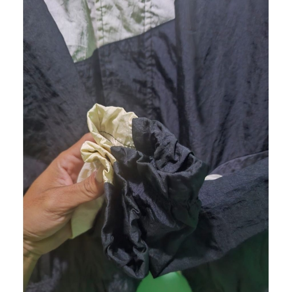 Jaket Windbreker Second