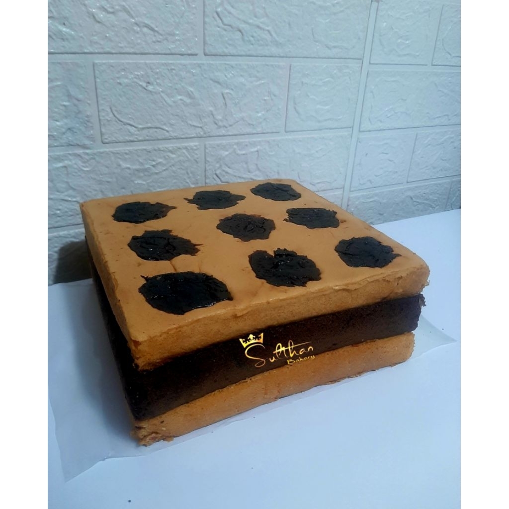 

Lapis Surabaya Prunes 22 x 22 Cm