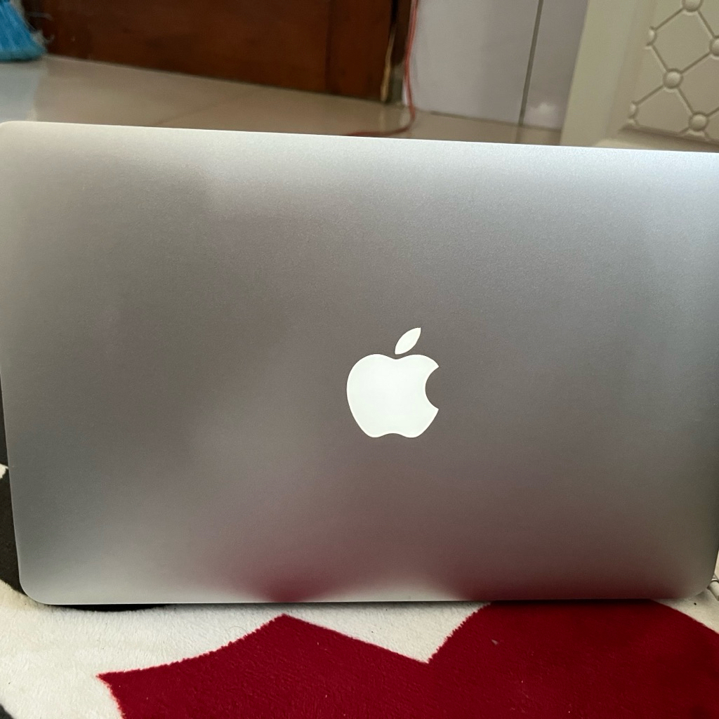 Macbook Air 2011 bekas second murah