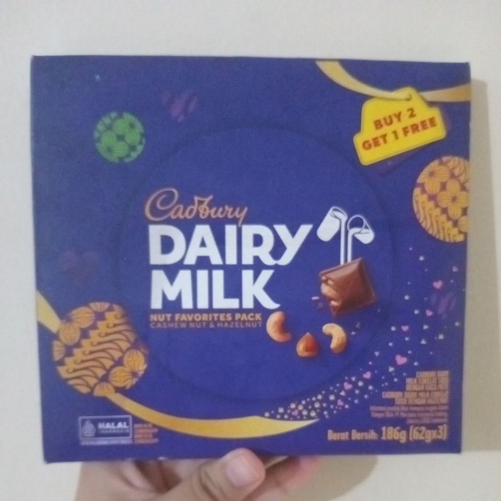 

Cadbury Dairy Milk 62gr Cashew nut buy 2 get 1