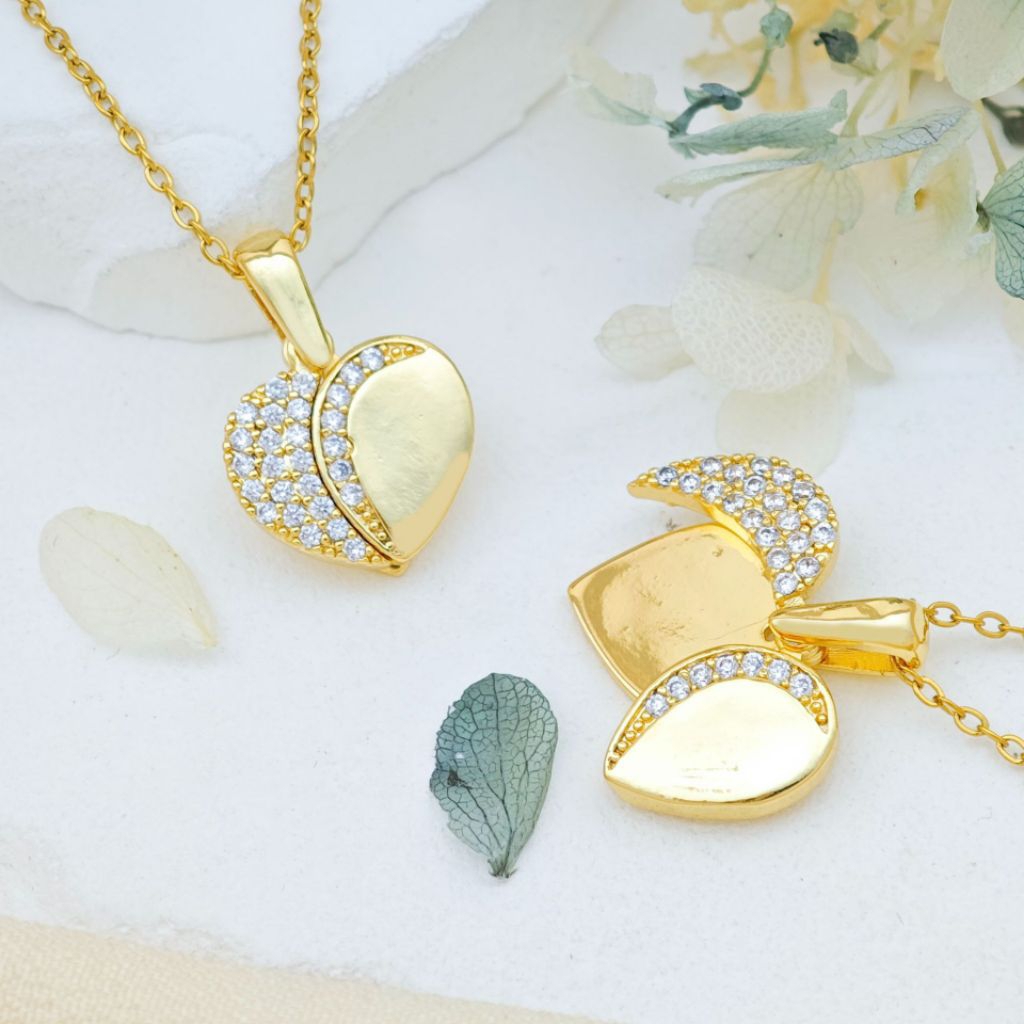 kalung titanium love heart sayap buka tutup