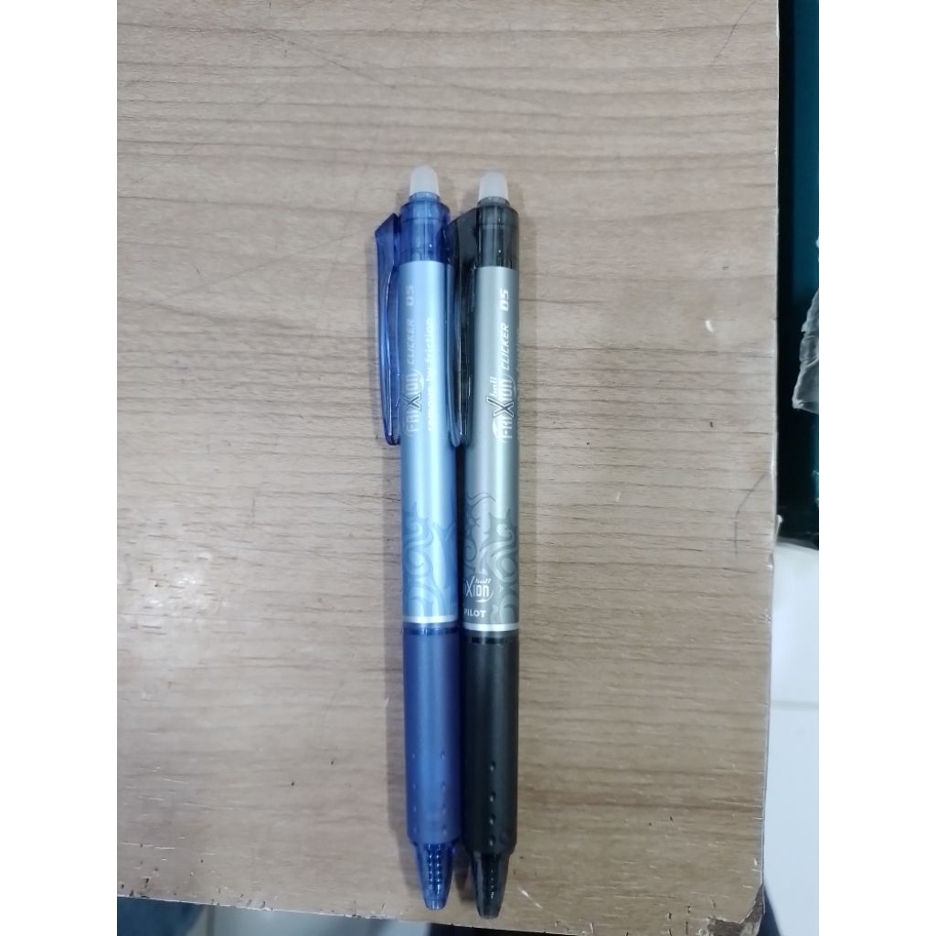 

Pulpen Pilot Frixion 0.5/0.7 Hitam & Biru