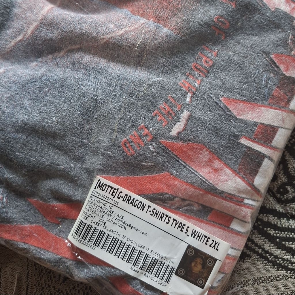 G-Dragon motte act iii world tour t-shirt