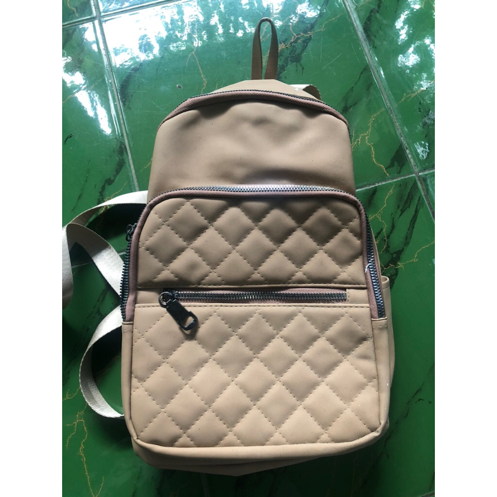 Tas ransel nude