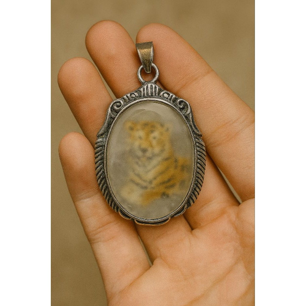 Stone Javanese Liontin batu akik motif harimau