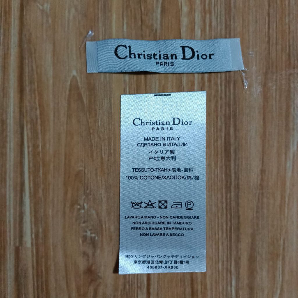 

tag label cristian dior