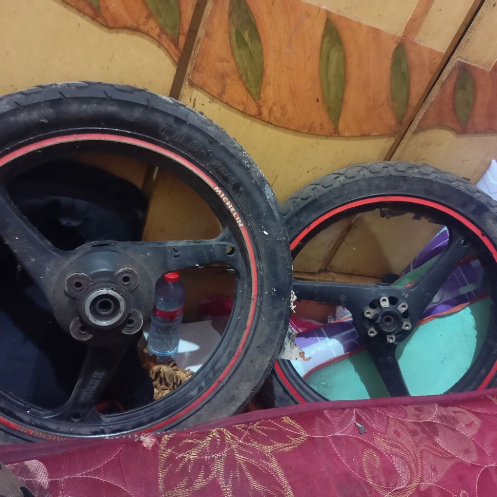 Velg tiger revo ring 18 set ban ori copotan