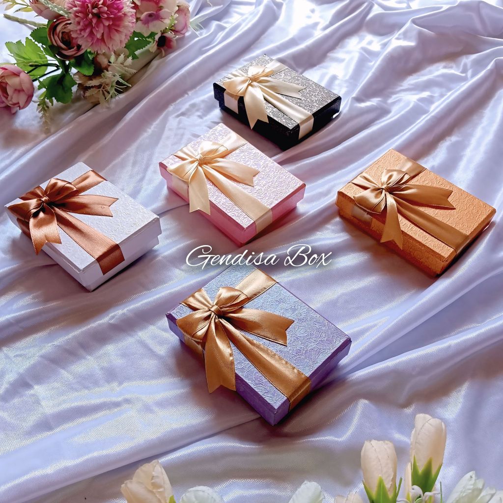 

Kotak Hadiah Exclusive Tempat Logam Mulia Antam Wedding Anniversary Ultah Valentine Imlek Hari Guru Hari Ibu Lebaran Idul Fitri