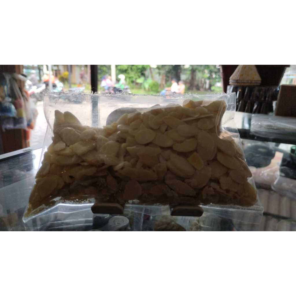 

Almond slice 100 gram