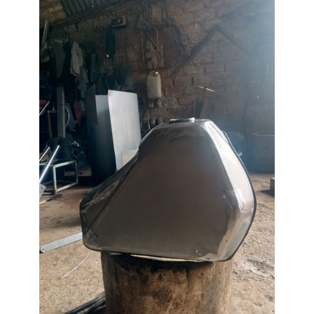 tangki Honda XR 200 ,tangki custom ,tangki trail ,tangki vintage