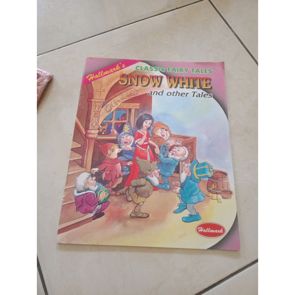 buku classic fairy tales snow white and other tales