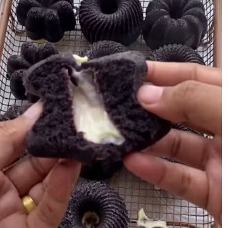 

Bolu ketan hitam cup