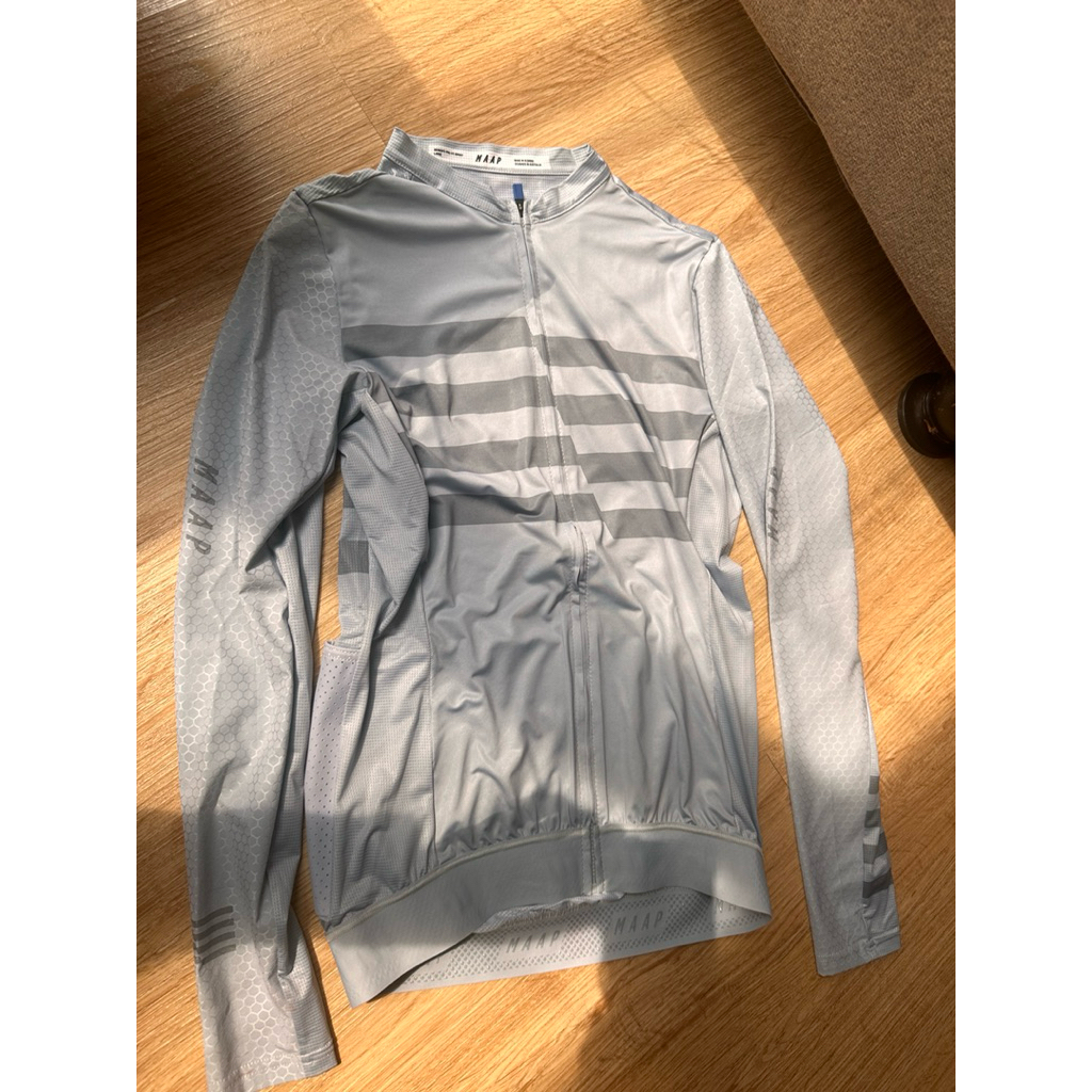 Preloved - Jersey Sepeda Wanita - Maap Women’s Pro Fit Jersey - Light Blue / Grey size L