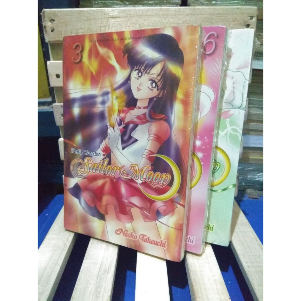 Komik Deluxe Sailor Moon